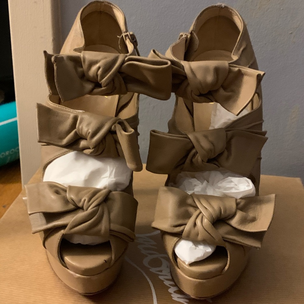 Christian Louboutin madame butterfly Booty